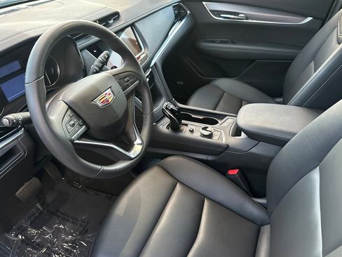 Used 2025 Cadillac XT6 Luxury image 10