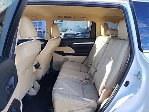 Used 2018 Toyota Highlander Plus image 39