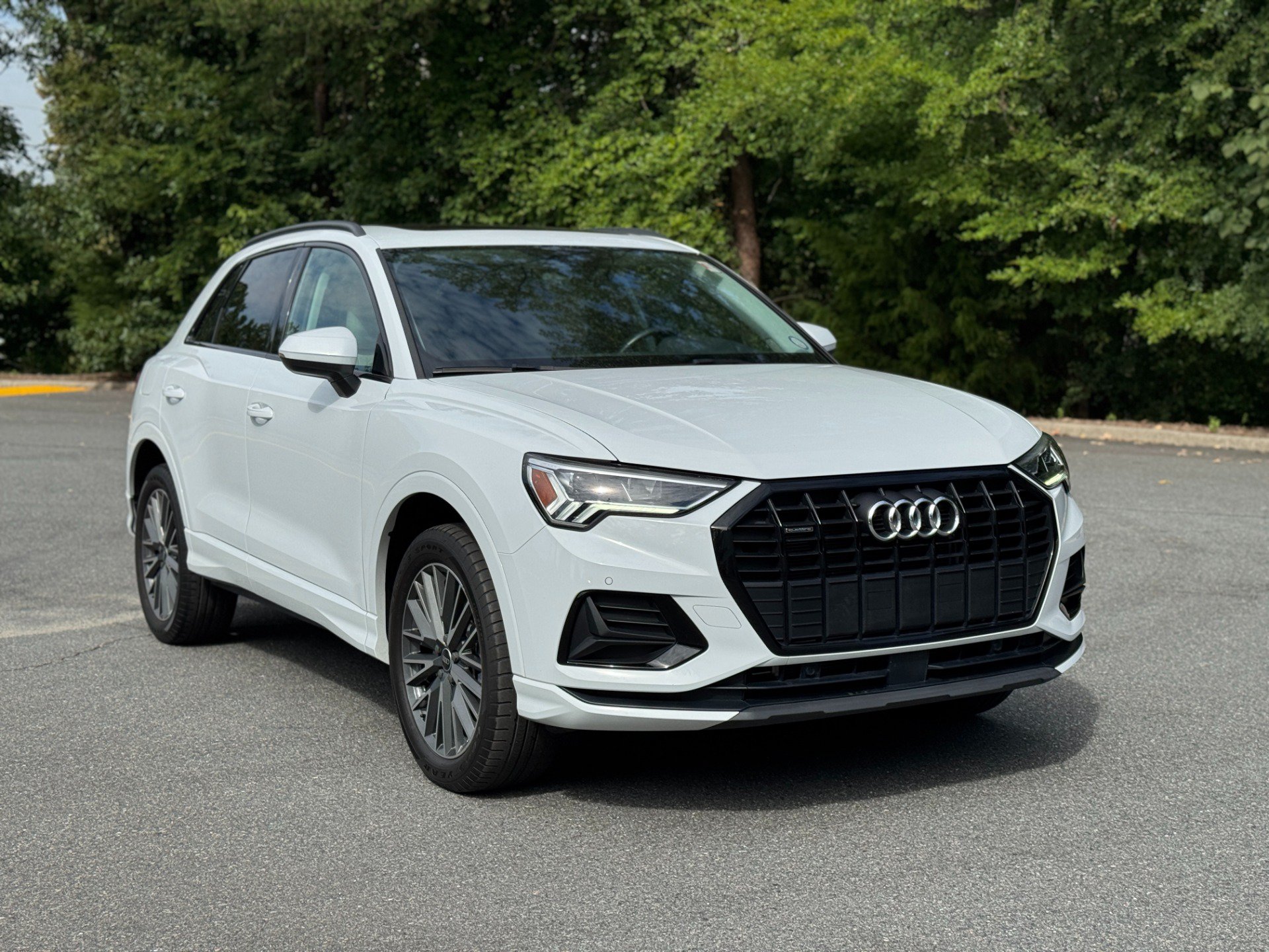 Used 2023 Audi Q3 2.0T Premium w/ Convenience Package AWD/4WD image 16