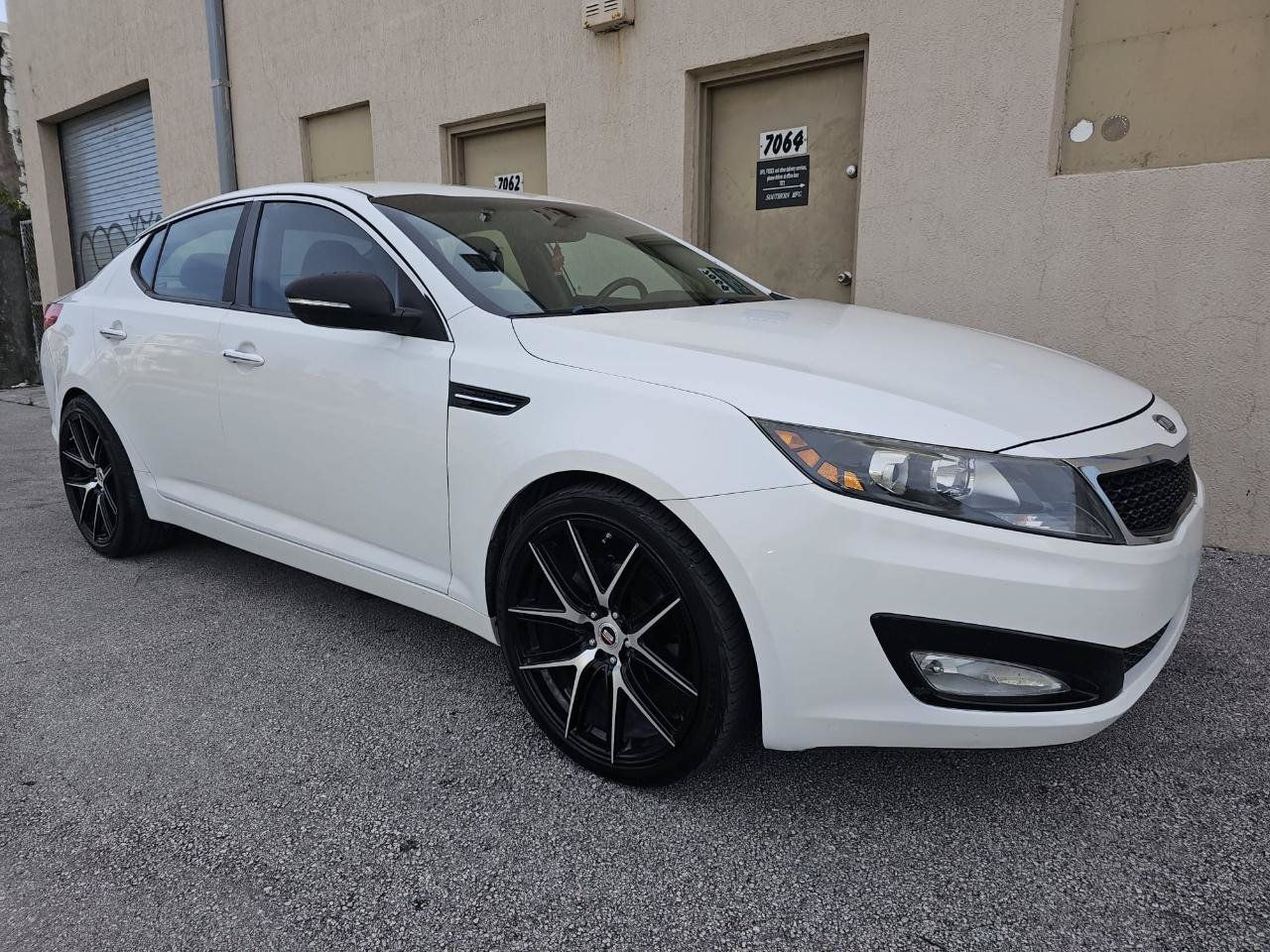 Used 2012 Kia Optima EX FWD image 2