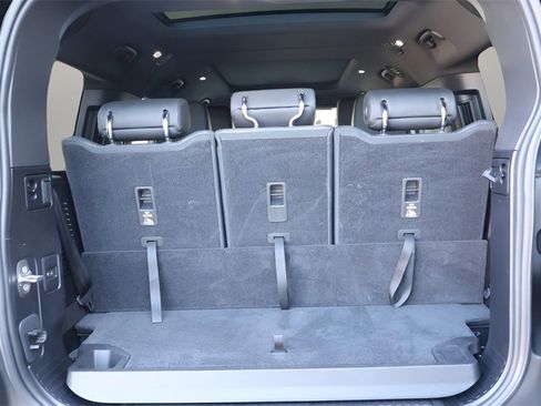 Used 2024 Land Rover Defender 130 X-Dynamic SE image 18