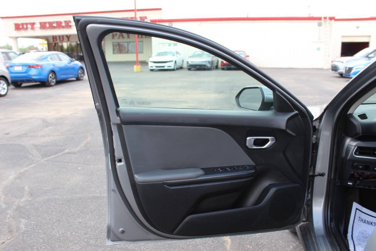 Used 2025 Kia K4 FWD image 17