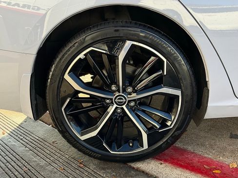 Used 2025 Nissan Altima 2.5 SR image 9