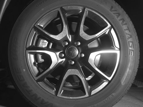 Used 2025 Jeep Compass Trailhawk AWD/4WD image 12