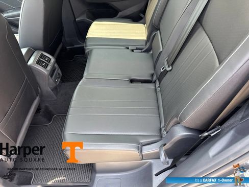 Used 2023 Volkswagen Tiguan SE w/ Panoramic Sunroof Package FWD image 10