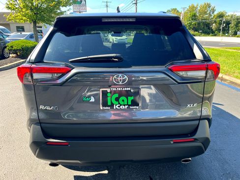 Used 2022 Toyota RAV4 XLE w/ Carpet Mat Package (TMS) image 8