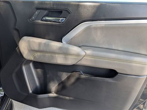 Used 2025 Chevrolet Colorado ZR2 w/ Technology Package image 32