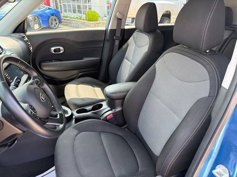 Used 2018 Kia Soul + FWD image 10