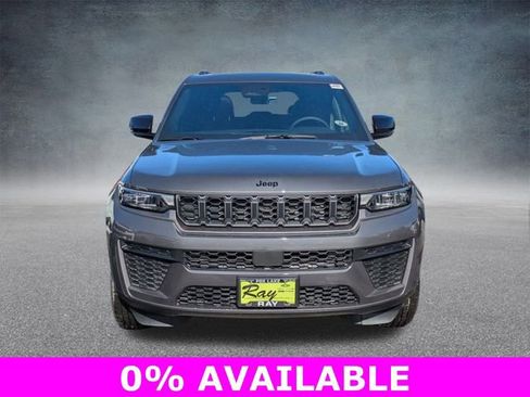 New 2026 Jeep Grand Cherokee Altitude image 9