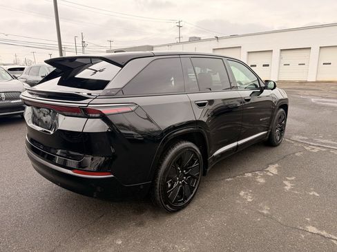 Used 2025 Jeep Wagoneer S Launch Edition image 5
