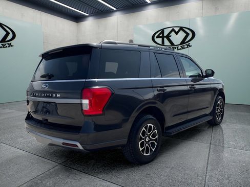 Used 2024 Ford Expedition XLT RWD image 3