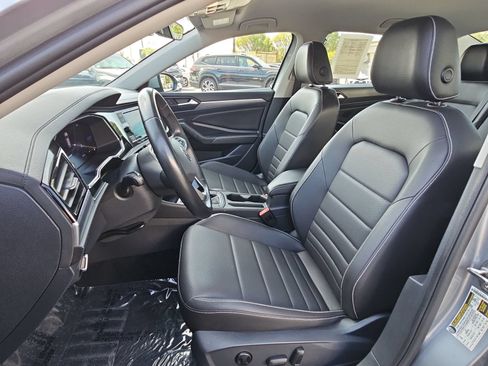 Used 2024 Volkswagen Jetta SE FWD image 14