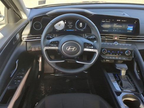 Used 2024 Hyundai Elantra SEL w/ Convenience Package image 14