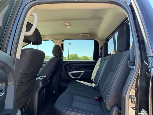 Used 2018 Nissan Titan SV w/ SV Convenience Package image 17