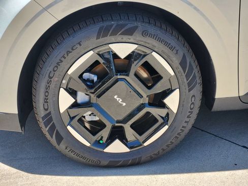 New 2026 Kia Carnival EX FWD image 10