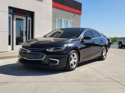 Used 2018 Chevrolet Malibu LS FWD image 2