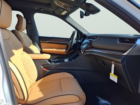 New 2025 Jeep Grand Cherokee L Summit w/ Obsidian Package image 33