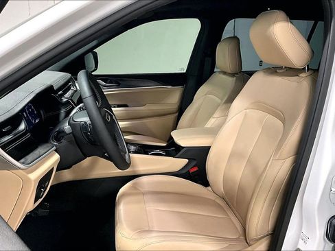 Used 2024 Jeep Grand Cherokee L Limited w/ Black Appearance Package RWD image 34