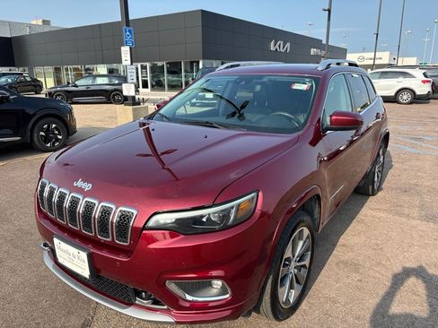 Used 2019 Jeep Cherokee Overland w/ Technology Group AWD/4WD image 1