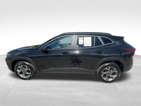 Used 2025 Chevrolet Trax LT w/ Driver Confidence Package FWD image 5
