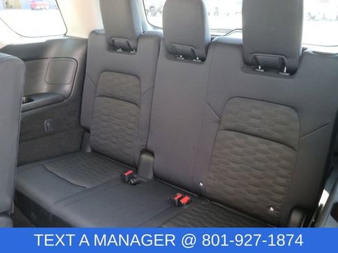 Used 2025 Nissan Pathfinder SV AWD/4WD image 18