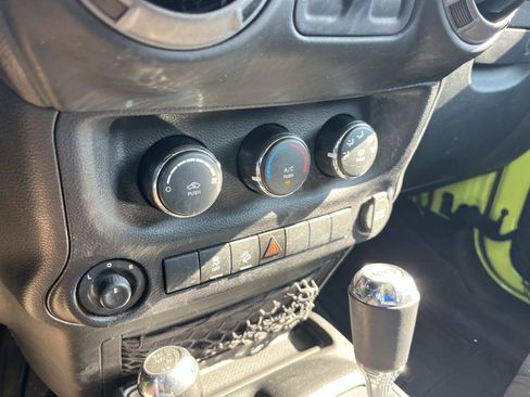 Used 2017 Jeep Wrangler Sport w/ Quick Order Package 24S AWD/4WD image 28