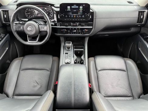 Used 2023 Nissan Pathfinder SL w/ Black Appearance Package image 17