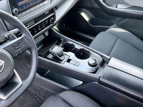 Used 2023 Nissan Rogue S image 15