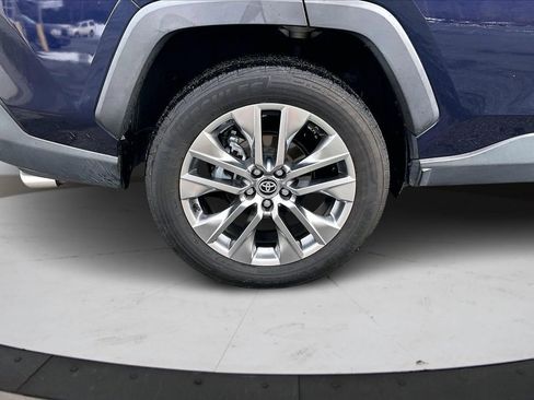 Used 2020 Toyota RAV4 XLE Premium image 37
