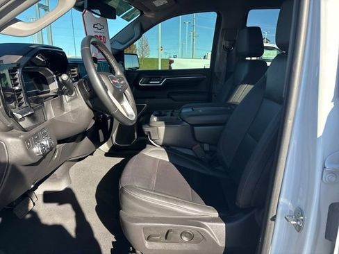 Certified 2024 GMC Sierra 1500 SLT image 9