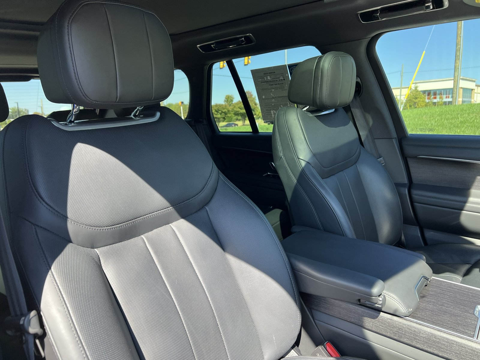 Used 2025 Land Rover Range Rover SE AWD/4WD image 34