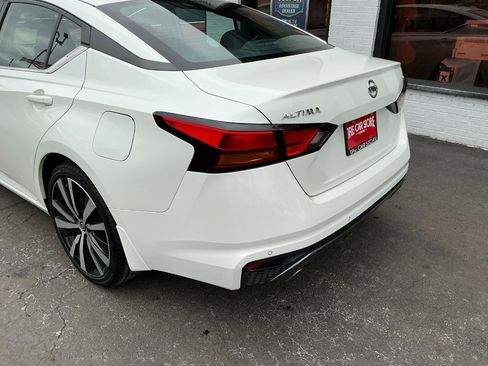 Used 2021 Nissan Altima 2.5 SR w/ SR Premium Package image 31