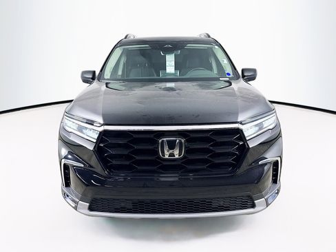 Certified 2024 Honda Pilot Touring image 3