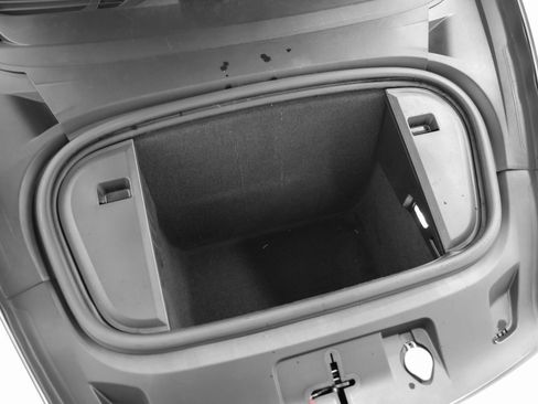 Used 2023 Porsche Taycan image 16