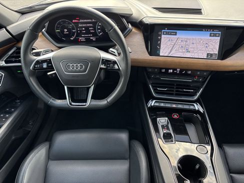 Used 2022 Audi e-tron GT Premium Plus image 3