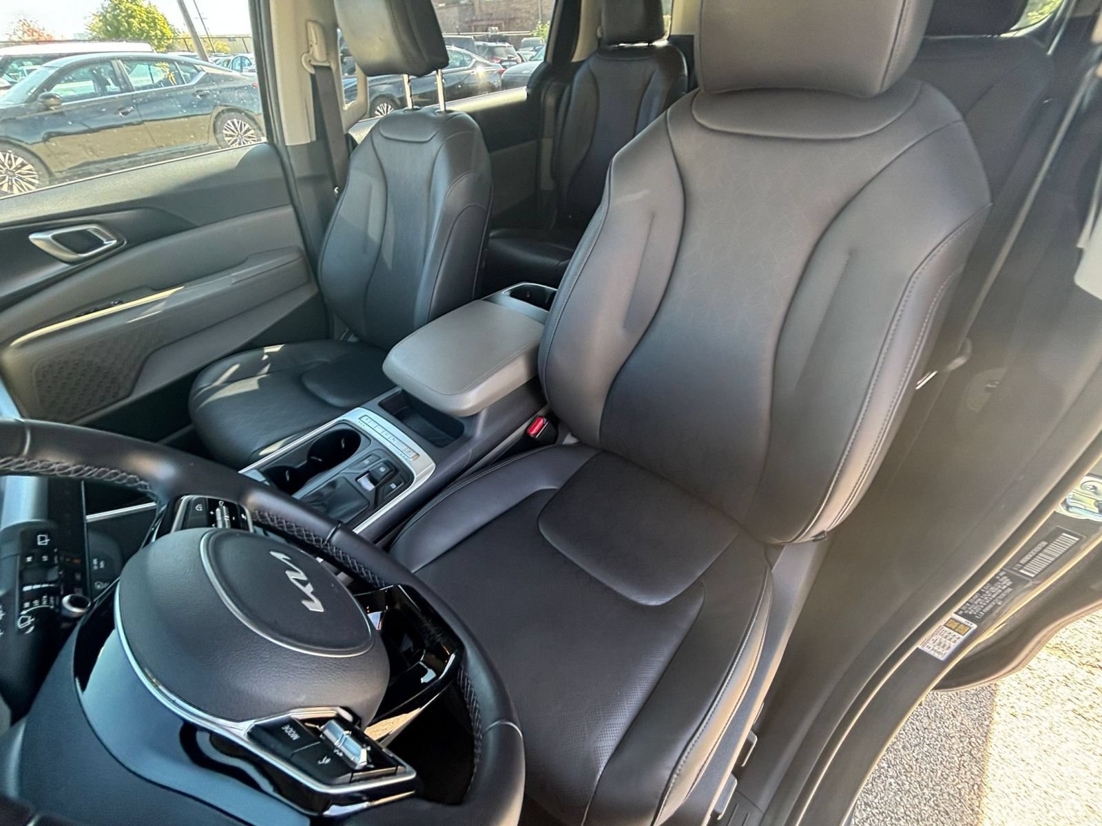 Used 2026 Kia Carnival FWD image 38