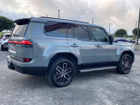Used 2024 Lexus GX 550 w/ Accessory Package (Z1) AWD/4WD image 5