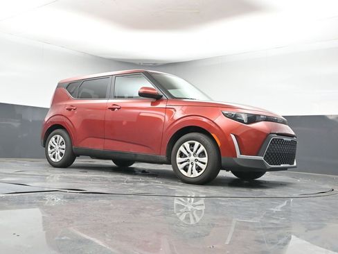 Used 2025 Kia Soul LX image 15