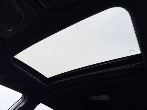 Used 2023 Toyota Corolla Cross XSE image 17