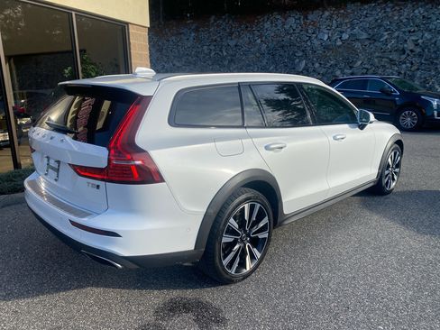 Used 2022 Volvo V60 T5 Cross Country w/ Advanced Package image 2