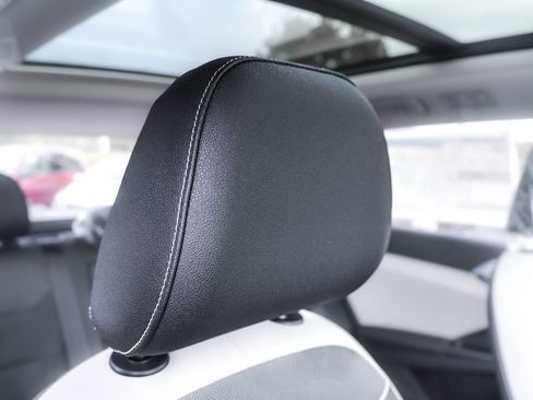 Used 2025 Volkswagen Taos SE image 32