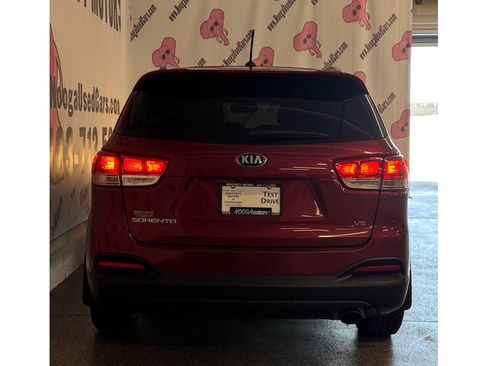 Used 2018 Kia Sorento FWD V6 image 11