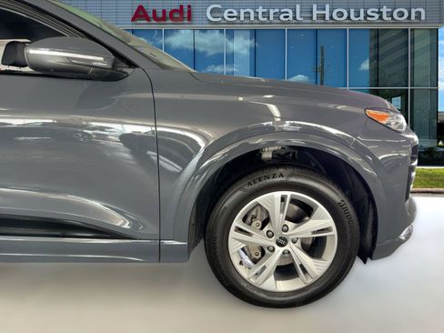 Used 2025 Audi Q6 e-tron Premium w/ Convenience Package image 12