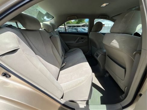 Used 2010 Toyota Camry LE FWD image 23