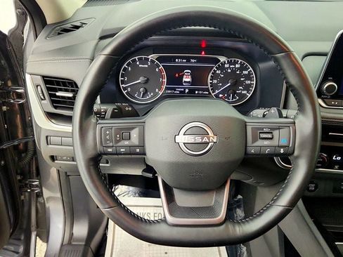 Used 2025 Nissan Rogue SV FWD image 13