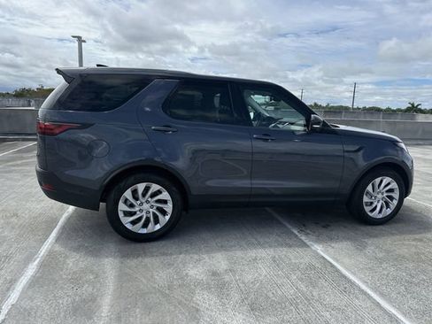 Used 2025 Land Rover Discovery S image 32
