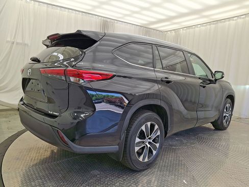 Used 2023 Toyota Highlander XLE AWD/4WD image 28