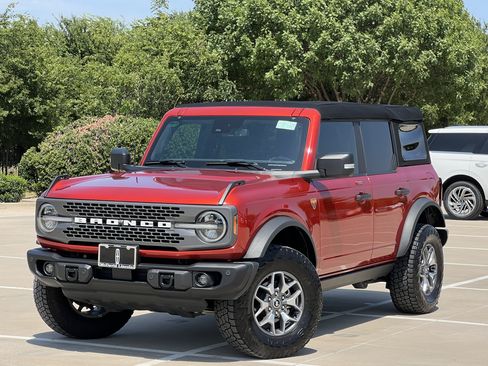 Used 2023 Ford Bronco Badlands AWD/4WD image 2