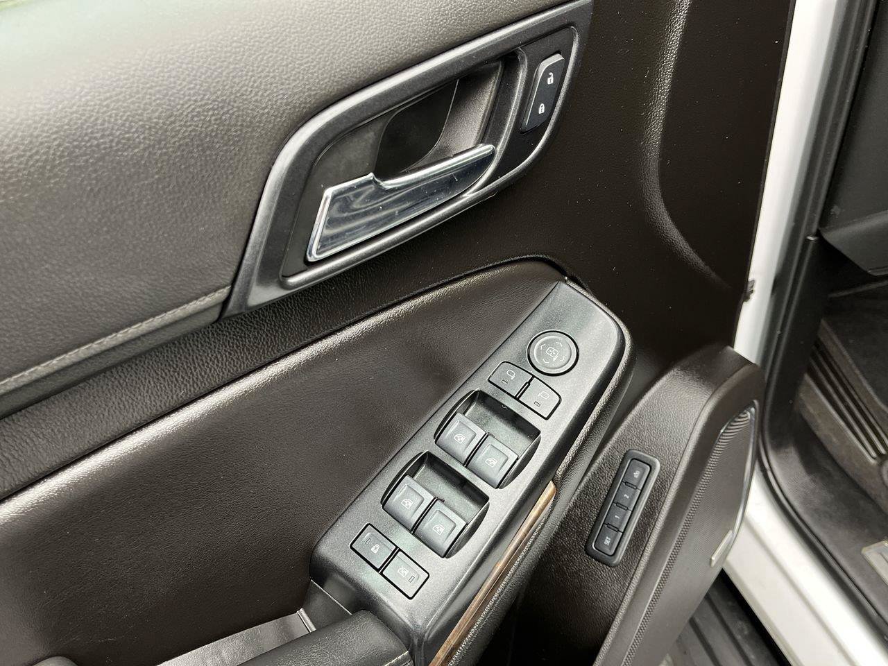 Used 2020 Chevrolet Suburban LT AWD/4WD image 7