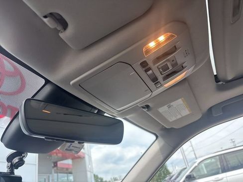 Used 2021 Toyota Highlander Limited AWD/4WD image 11